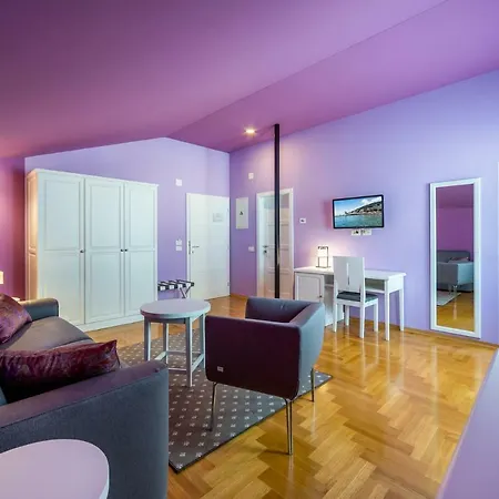 Domino Hotel